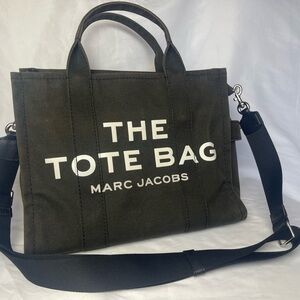 Marc Jacobs THE CANVAS
MEDIUM TOTE BAG